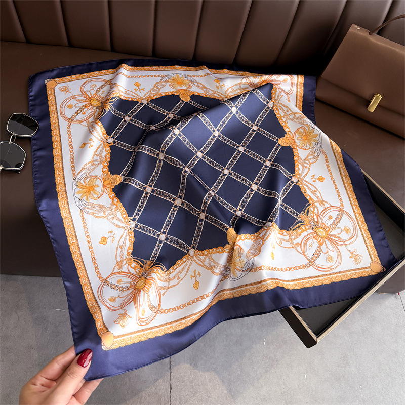 Lenço de Seda Quadrado Azul Cl - Ascot Neck Scarf avaliação e preço