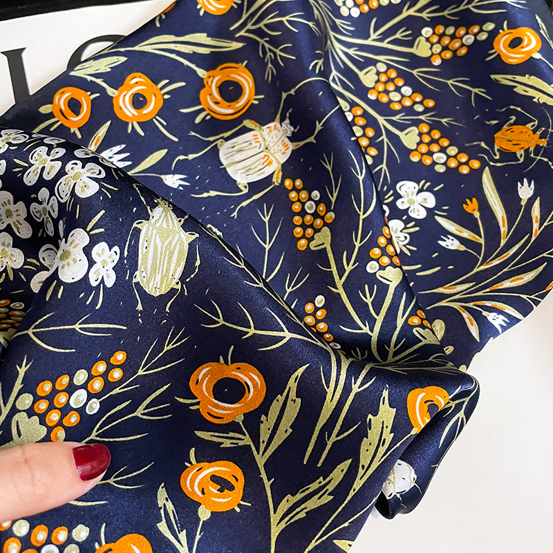 Lenço Quadrado de Cetim 100% S - Ascot Neck Scarf avaliação e preço